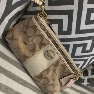 Coach Signature Wristlet (gold/pink)